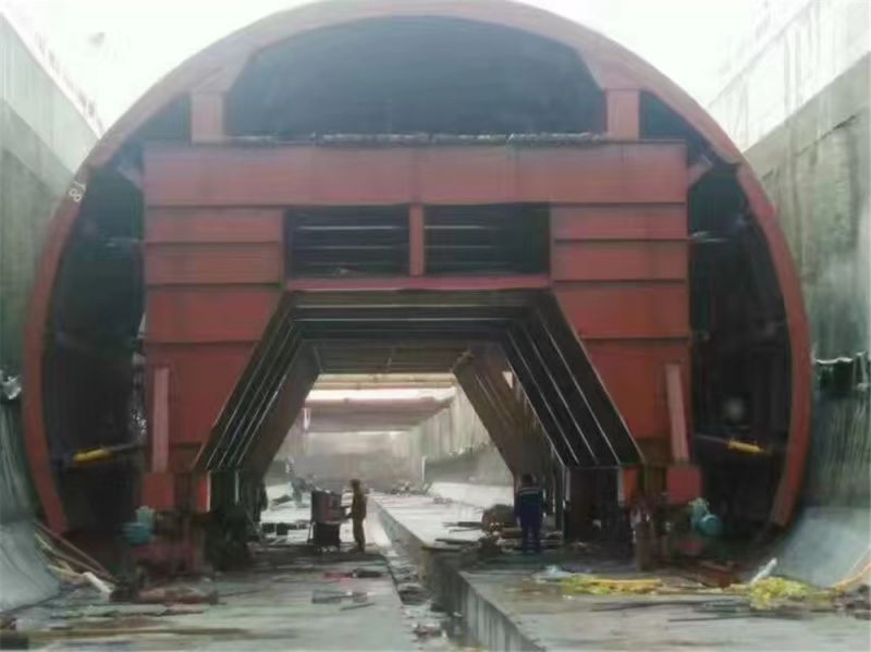 什么是冷彎機？